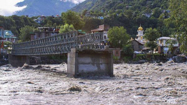 Himachal pradesh affected by heavy rain, Rs 574 crore loss and 25 deaths in 2 days Himachal pradesh affected by heavy rain, Rs 574 crore loss and 25 deaths in 2 days