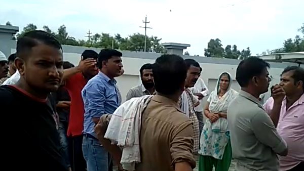 पत्नी की साड़ी से फंदा लगाकर लगाई फांसी 