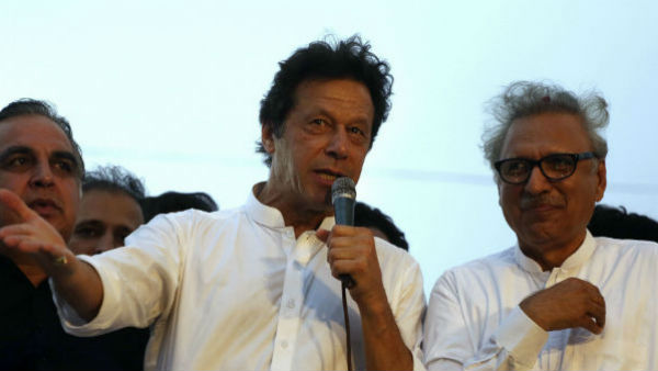 लगातार इमरान की आक्रामक बयानबाजी 