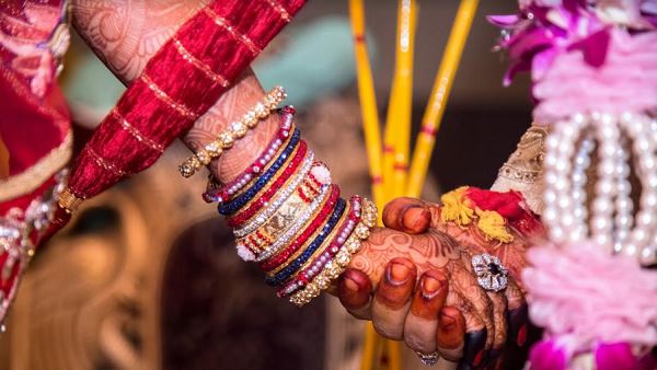 जिग्नेश मेवाणी ने की थी विवादास्पद क्लॉज को हटाने की मांग