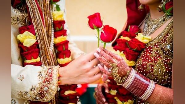 'युगल योजना के लाभ के हकदार'