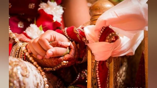 एक लाख रुपये की सहायता तब, जब 2 में से एक दलित समुदाय से हो