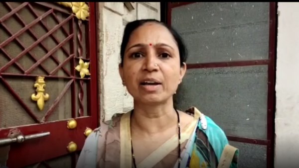 Wife beating her husband on road in Jodhpur