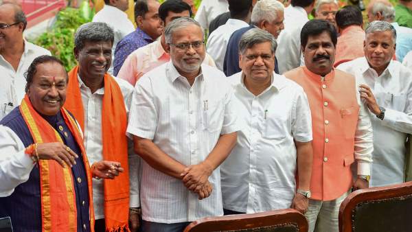 कर्नाटक कैबिनेट में शामिल मंत्रियों की पूरी लिस्ट कर्नाटक कैबिनेट में शामिल मंत्रियों की पूरी लिस्ट