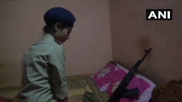 डॉक्टरी का सपना छोड़ बहन ने पहनी खाकी