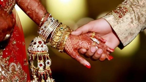 father said if daughter marry with inter caste boy she will shoot