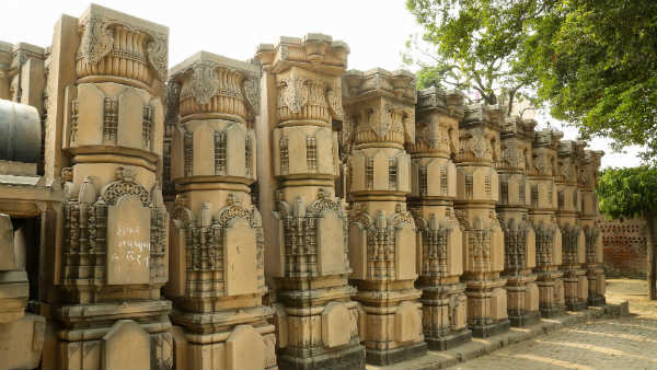 क्यों उठी कार्बन डेटिंग की बात?