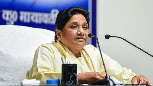 आर्थिक मोर्चे पर भी सरकार के साथ