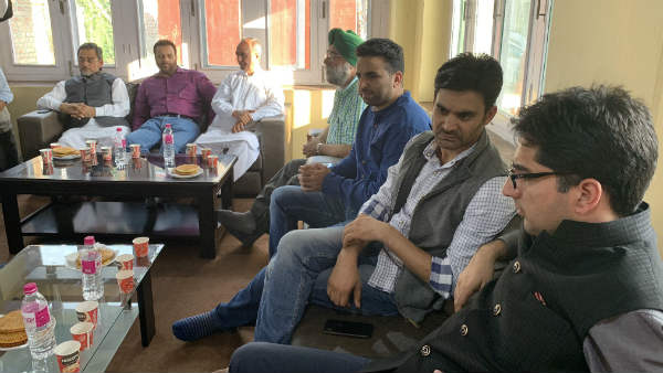  सियासी दलों की आपात बैठक