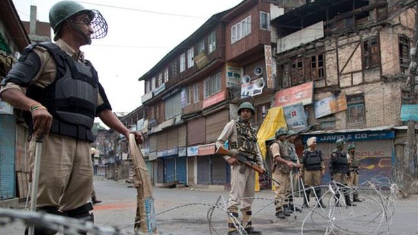 370 हटा, कश्मीर में पसरा है सन्नाटा