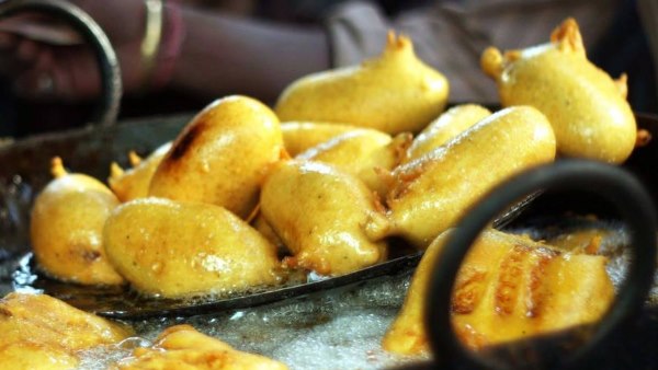 बारिश में बढ़ती मिर्ची बड़े की मांग