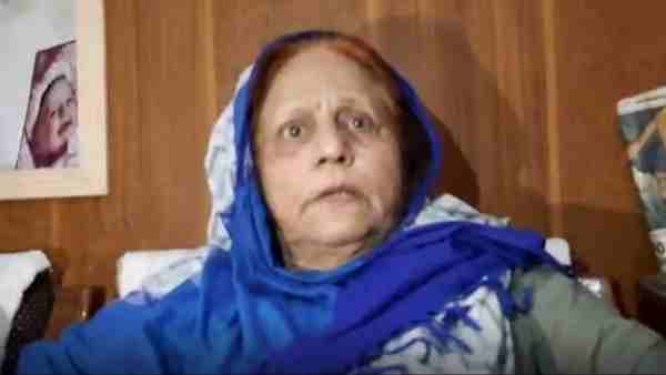 70 साल की हैं आजम की बहन