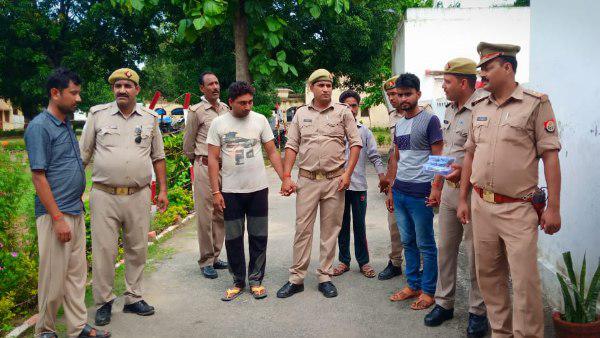 police caught fraud gang who changes atm card of people