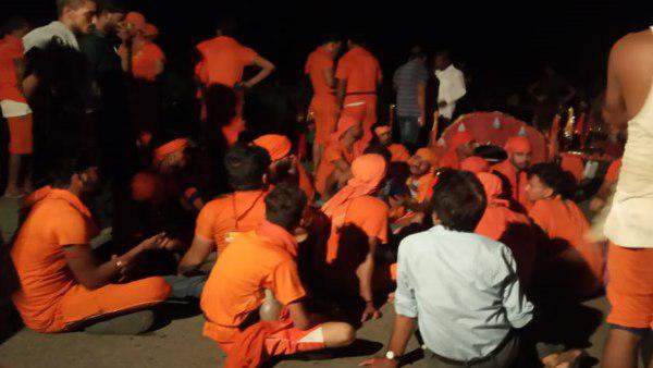 one kanwadiya died and many injured in an accident on highway