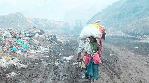 एक दिन में 8,000 मीट्रिक टन मलबा-मिट्टी का उपयोग एक दिन में 8,000 मीट्रिक टन मलबा-मिट्टी का उपयोग