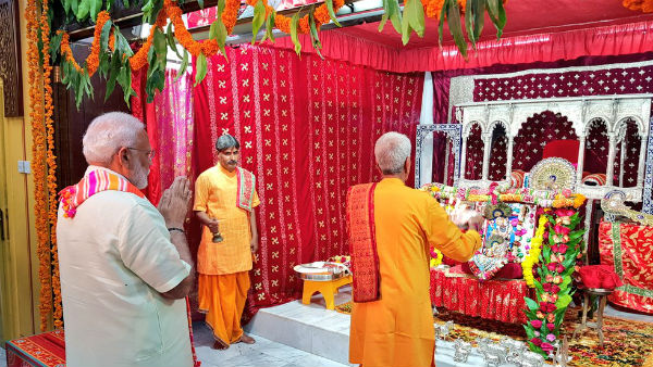 यह कृष्ण मंदिर खड़ी क्षेत्र का सबसे पुराना हिंदू मंदिर हैं... यह कृष्ण मंदिर खड़ी क्षेत्र का सबसे पुराना हिंदू मंदिर हैं...