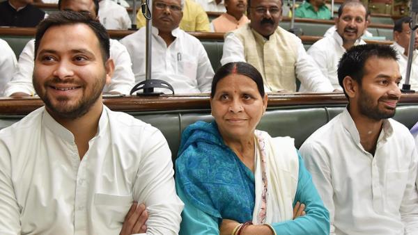 पार्टी में तेजस्वी के खिलाफ गुस्सा