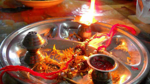 रक्षासूत्र वैदिक रीति के आधार पर बनाए जाते थे