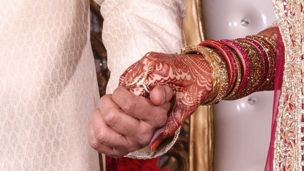 मानवाधिकार कार्यकर्ता खुश मानवाधिकार कार्यकर्ता खुश