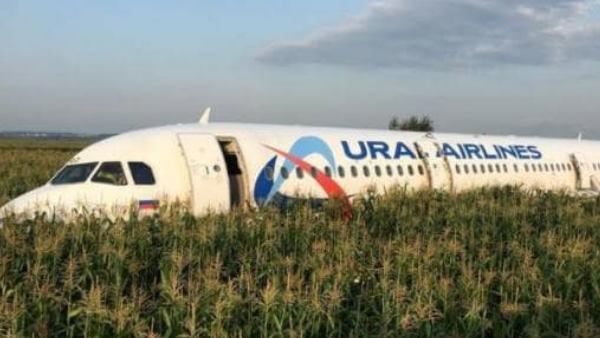 पायलट दमीर यूसुपोव को 'हीरो' बता रही है दुनिया पायलट दमीर यूसुपोव को 'हीरो' बता रही है दुनिया