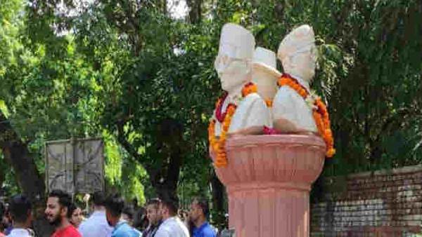 DU removed savarkar statue north campus after controversy DU removed savarkar statue north campus after controversy