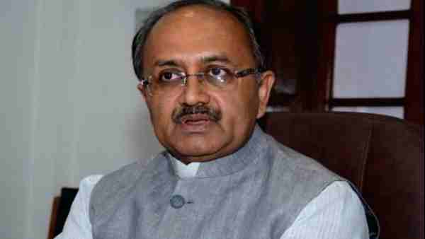 सिद्धार्थनाथ सिंह के मंत्रालय में हुए तबादलों को रोका