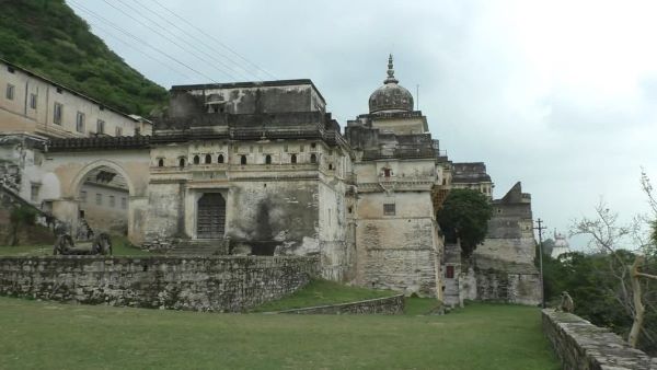 Raghuveer Singh from royal family of sirohi claim About descendants of shri-ram