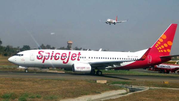 Vote डालने वालों को Free फ्लाइट टिकट