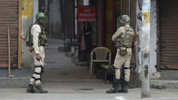 पिछले हफ्ते तैनात हुए 10,000 जवान 