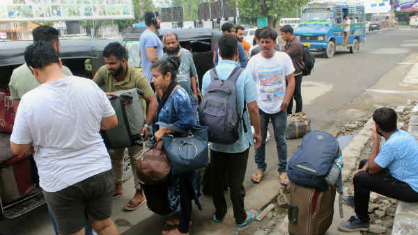 5000 से ज्‍यादा पर्यटकों ने छोड़ा कश्‍मीर 