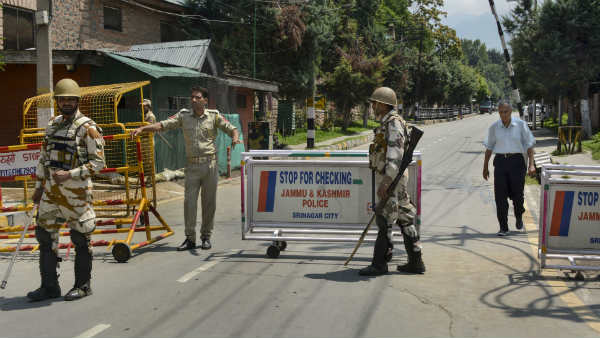 कुछ प्रतिबंध होना चाहिए 