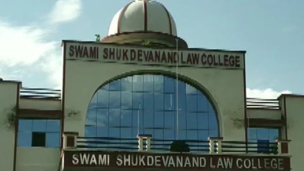 स्वामी चिन्मयानंद ने ब्लैकमेल करने का लगाया आरोप स्वामी चिन्मयानंद ने ब्लैकमेल करने का लगाया आरोप