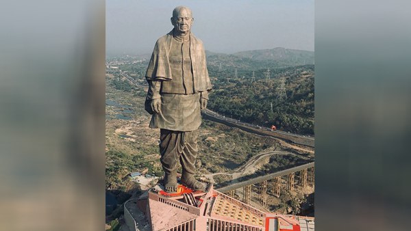 6 लाख ग्रामीणों ने मूर्ति स्थापना के लिए लोहा दान किया 6 लाख ग्रामीणों ने मूर्ति स्थापना के लिए लोहा दान किया