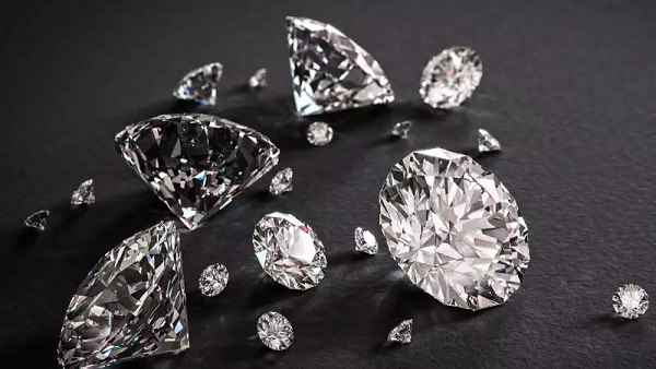'​थैलियां चेक कीं तो उनमें से हीरे चमकने लगे'
