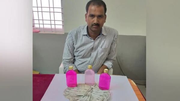 एसीबी ने किया गिरफ्तार