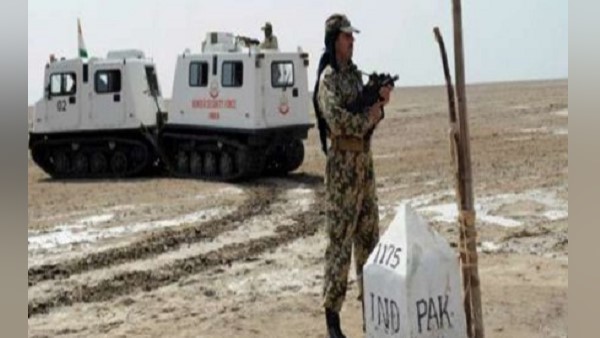 पाकिस्तान ने 100 कमांडो तैनात किए