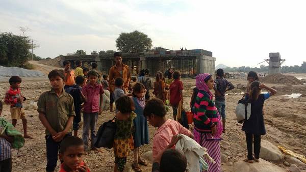 'वीआईपी के आते ही पुलिस मेरे दरवाजे पर दस्तक देती है'