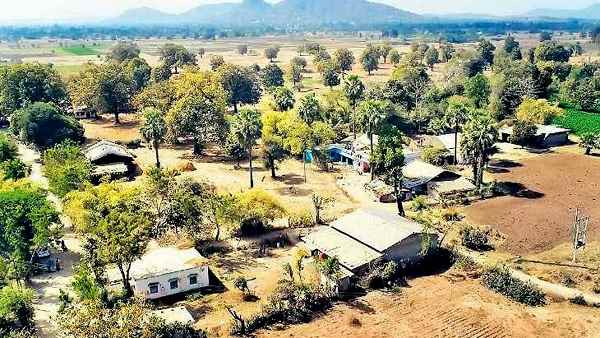 'सरकार गैरकानूनी रूप से जमीन हथिया रही'