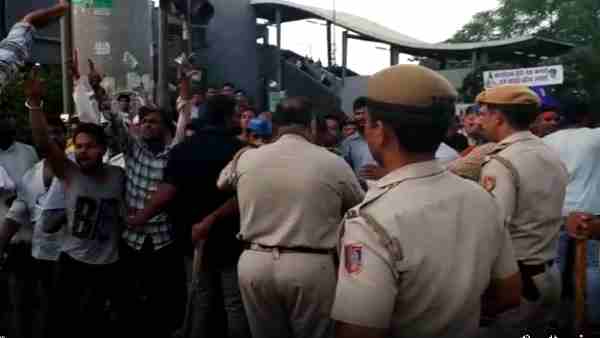 चंद्रशेखर समेत 47 लोगों को लिया हिरासत में