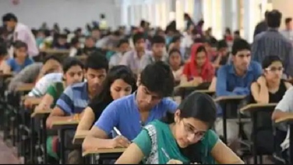 पहली कोशिश में बने आईएएस