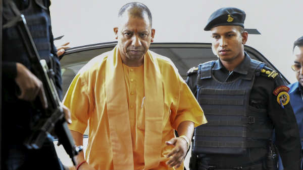 लोगों के निशाने पर योगी सरकार 