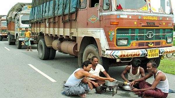 ट्रक, ट्रैक्टर भारी वाहनों के ड्राइवरों का ड्रेस कोड