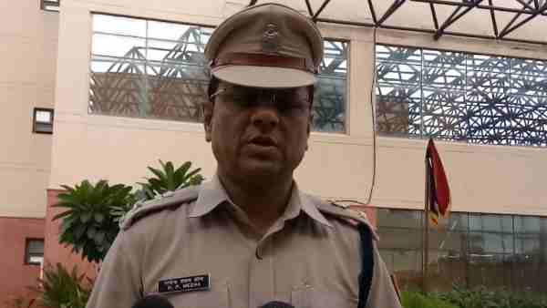 दिल्ली पुलिस ने एक टीम बना कर गिरफ्तार किया