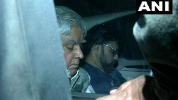 Union Minister Babul Supriya was attacked by SFI & AISA students in Jadhavpur University campus, Kolkata Union Minister Babul Supriya was attacked by SFI & AISA students in Jadhavpur University campus, Kolkata