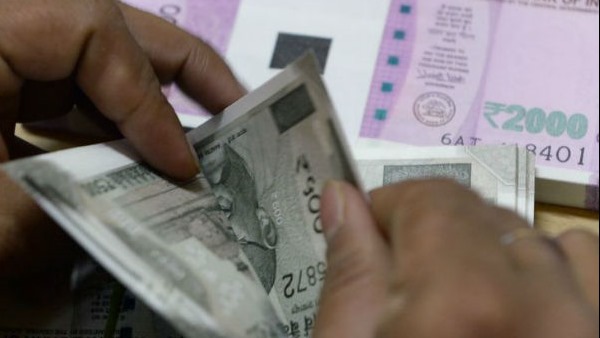 2012 में एक LIC एजेंट के खाते में आए थे 40 लाख