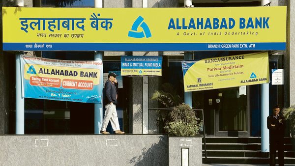 क्या होगा खाताधारकों के पैसों का क्या होगा खाताधारकों के पैसों का