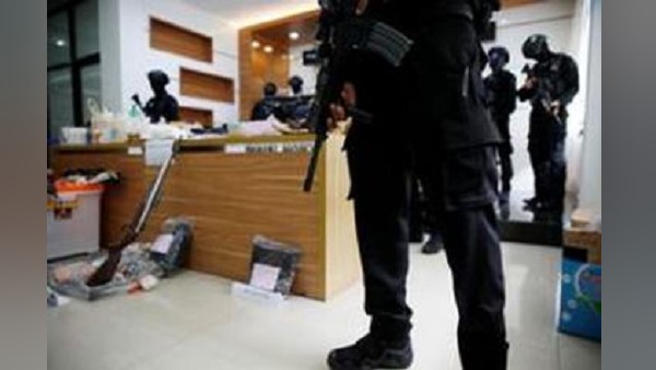 पाक प्रशिक्षित कमांडो भी घुस सकते हैं पाक प्रशिक्षित कमांडो भी घुस सकते हैं