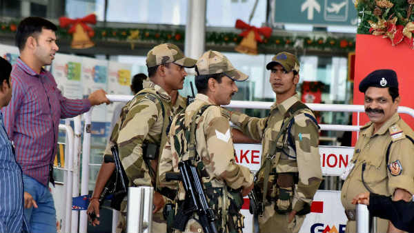 दोस्त को रोकने के लिए पहले से ही कर रहा था कोशिश