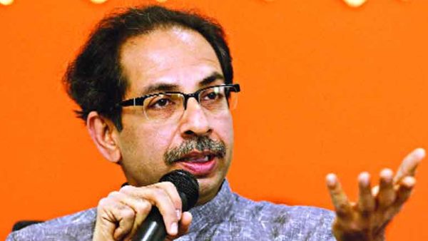 शिवसेना नेता दे रहे सावरकर पर बयान