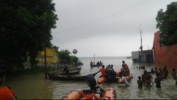 5 हजार घरों में पानी घुसा, सैकड़ों मकान डूबे